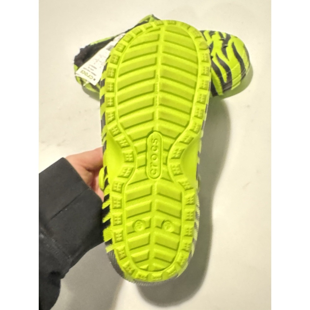 Crocs Zebra Printed Fleece Lined Clogs Lime Green/Black Women 8 / Men 6 NWT - Picture 4 of 6